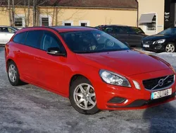 Röd Begagnad 2012 Volvo V60 R-Design Kombi | 114 900 kr (Lite dyr)