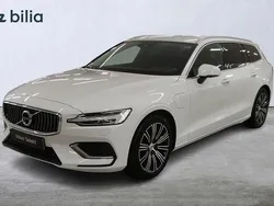 Vit Begagnad 2022 Volvo V60 Kombi | 369 000 kr (Marknadspris)