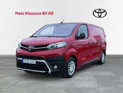 Röd Begagnad 2023 Toyota Proace Van | 409 000 kr (Marknadspris)