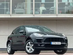 Svart Begagnad 2017 Porsche Macan SUV | 349 900 kr (Marknadspris)