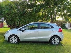 Grå Begagnad 2014 Kia Rio Halvkombi | 45 000 kr (Bra pris)
