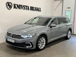 Grå Begagnad 2022 VW Passat Executive Kombi | 298 800 kr (Lite dyr)