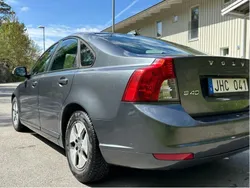 Grå Begagnad 2011 Volvo S40 Kinetic Sedan | 42 000 kr (Marknadspris)