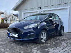 Blå Begagnad 2013 Ford Fiesta Trend Halvkombi | 68 500 kr (Marknadspris)