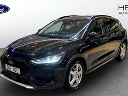 Svart Begagnad 2023 Ford Focus Active Halvkombi | 199 000 kr (Marknadspris)