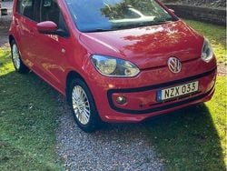Röd Begagnad 2014 VW up! high up! Halvkombi | 69 000 kr (Marknadspris)