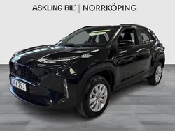 Svart Begagnad 2024 Toyota Yaris Cross Active SUV | 314 000 kr (Marknadspris)