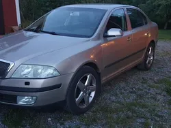 Brun Begagnad 2005 Skoda Octavia Halvkombi | 10 000 kr (Marknadspris)