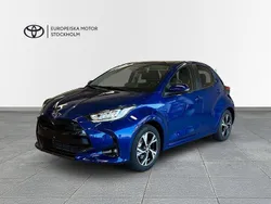 Ny 2025 Toyota Yaris Hybrid Active Halvkombi | 298 800 kr (Marknadspris)