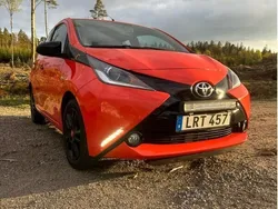 Orange Begagnad 2014 Toyota Aygo Halvkombi | 70 000 kr (Marknadspris)