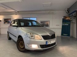 Silver Begagnad 2013 Skoda Fabia Halvkombi | 37 900 kr (Marknadspris)