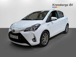 Vit Begagnad 2019 Toyota Yaris Hybrid Active Halvkombi | 139 500 kr (Marknadspris)