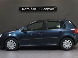 Mörkblå Begagnad 2005 VW Golf V Halvkombi | 39 900 kr (Dyr)
