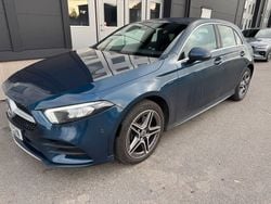 Blå (blå metallic) Begagnad 2021 Mercedes A250 AMG Halvkombi | 289 000 kr (Marknadspris)