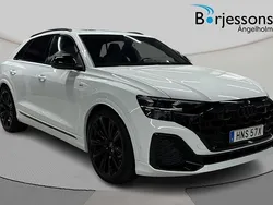 Vit Ny 2025 Audi Q8 S-Line SUV | 1 049 000 kr (Marknadspris)