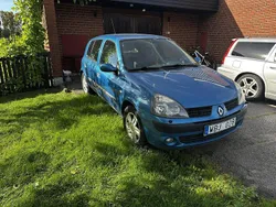 Blå Begagnad 2004 Renault Clio II Halvkombi | 18 000 kr (Marknadspris)