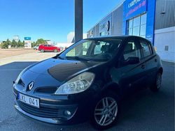 Svart Begagnad 2009 Renault Clio R.S. Halvkombi | 44 500 kr (Marknadspris)