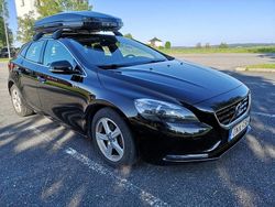 Svart Begagnad 2014 Volvo V40 Kombi | 69 000 kr (Marknadspris)