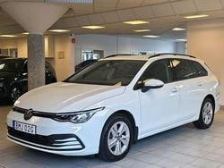 Vit Begagnad 2023 VW Golf VIII Kombi | 275 900 kr (Marknadspris)