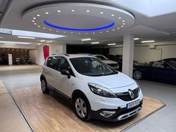 Vit Begagnad 2013 Renault Scénic Bose Edition Minibuss | 49 900 kr (Marknadspris)