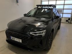 Svart Begagnad 2024 Audi Q8 e-tron SUV | 849 900 kr