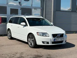 Vit Begagnad 2011 Volvo V50 Momentum Kombi | 64 900 kr (Marknadspris)