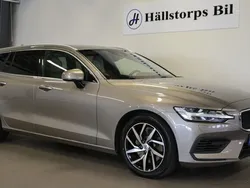 Grå Begagnad 2020 Volvo V60 Kombi | 274 900 kr (Marknadspris)