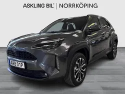 Mörkgrå (grå) Ny 2025 Toyota Yaris Cross Active SUV | 319 000 kr (Marknadspris)