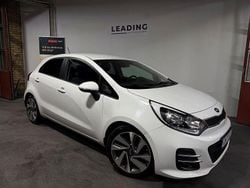 Vit Begagnad 2016 Kia Rio 2 Halvkombi | 89 900 kr (Marknadspris)