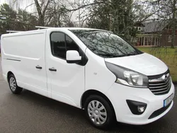 Vit Begagnad 2019 Opel Vivaro Van | 193 750 kr (Marknadspris)