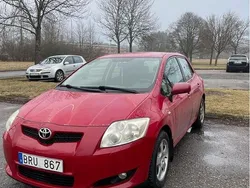 Röd Begagnad 2007 Toyota Auris Halvkombi | 40 000 kr (Marknadspris)