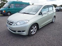 Ljusgrön (grön metallic) Begagnad 2006 Honda FR-V Minibuss | 19 900 kr (Marknadspris)