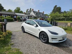Vit Begagnad 2021 Tesla Model 3 Standard Range Plus Sedan | 320 000 kr (Lite dyr)