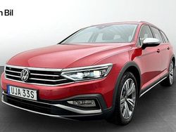 Röd (tornado red) Begagnad 2023 VW Passat Alltrack Executive Kombi | 359 900 kr (Marknadspris)