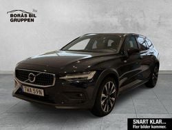 Svart Begagnad 2024 Volvo V60 CC Ultimate Kombi | 499 000 kr (Marknadspris)