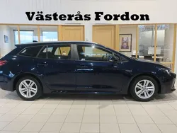Mörkblå (blå) Begagnad 2021 Toyota Corolla Active Kombi | 222 900 kr (Marknadspris)