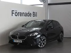 Svart Ny 2025 BMW 120 M Sport Halvkombi | 449 200 kr (Lite dyr)