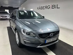 Grå Begagnad 2018 Volvo V60 CC Standard Kombi | 149 900 kr (Marknadspris)