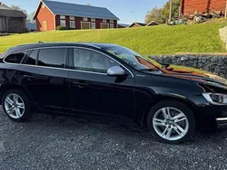 Svart Begagnad 2016 Volvo V60 Summum Kombi | 140 000 kr (Marknadspris)