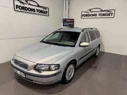 Ljusgrå (grå) Begagnad 2001 Volvo V70 Kombi | 39 900 kr (Marknadspris)