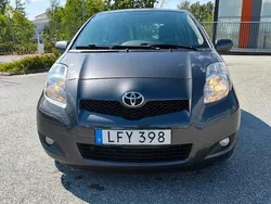 Grå Begagnad 2011 Toyota Yaris Halvkombi | 39 999 kr (Bra pris)