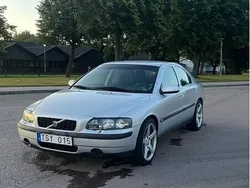 Grå Begagnad 2003 Volvo S60 Sedan | 27 500 kr (Marknadspris)