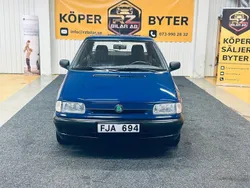 Mörkblå Begagnad 1998 Skoda Felicia Halvkombi | 29 900 kr
