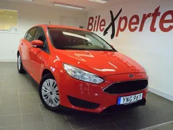 Röd Begagnad 2018 Ford Focus Halvkombi | 84 900 kr