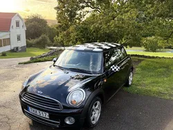 Blå Begagnad 2009 Mini Cooper D Halvkombi | 45 000 kr (Marknadspris)