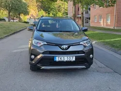 Grå Begagnad 2017 Toyota RAV4 Active SUV | 165 000 kr (Marknadspris)