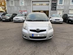 Silver Begagnad 2010 Toyota Yaris Halvkombi | 35 900 kr (Marknadspris)