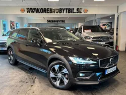 Svart Begagnad 2023 Volvo V60 CC Core Kombi | 409 900 kr (Marknadspris)