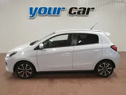 Vit (vit pärlemometallic) Begagnad 2023 Mitsubishi Space Star Kombi | 168 000 kr (Marknadspris)