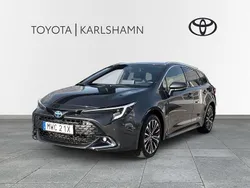 Mörkgrå (grå) Begagnad 2024 Toyota Corolla Style Kombi | 314 900 kr (Marknadspris)